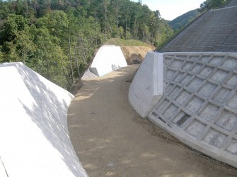 ①西陣杉坂線（釈迦谷工区）道路改良（その４）工事②西陣杉坂線