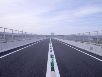 大和御所道路観音寺地区投落防止板外設置工事